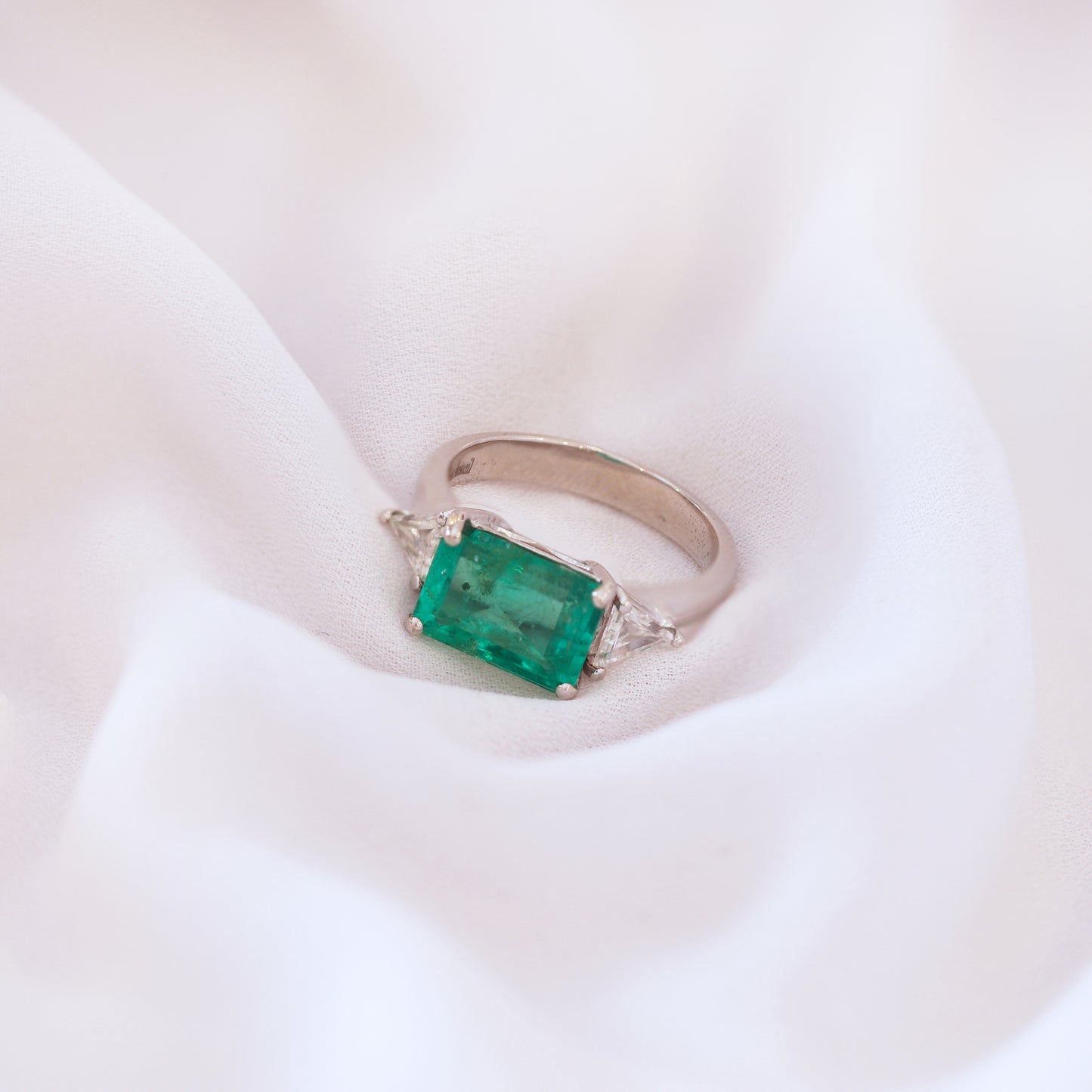 custom emerald ring